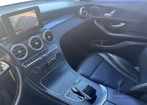 2016 Mercedes-Benz Glc 300 z USA, uszkodzony, nr VIN WDC0G4JB8GF092625